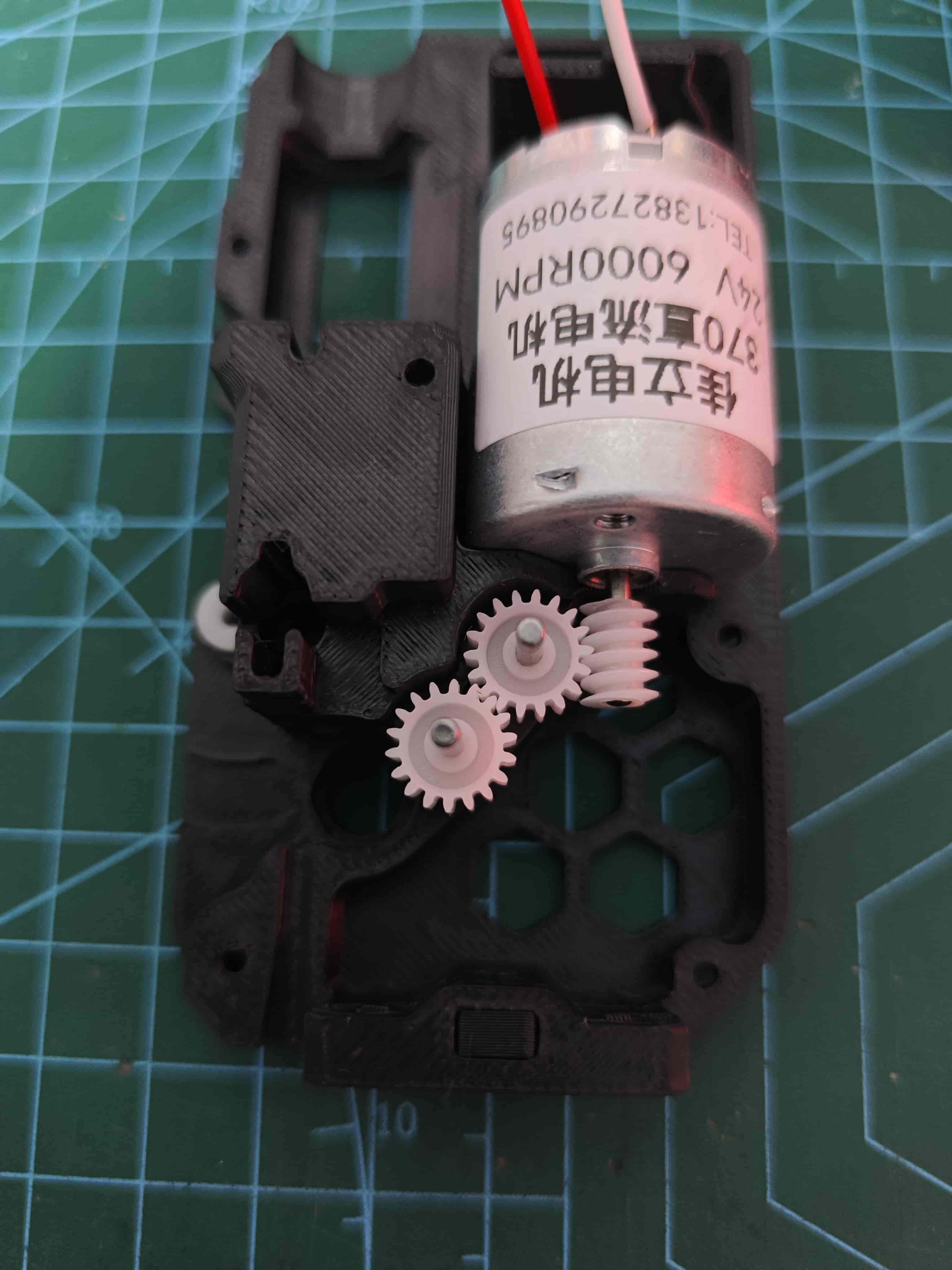 放入齿轮